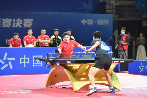 凭借其闪电 凭借其闪电