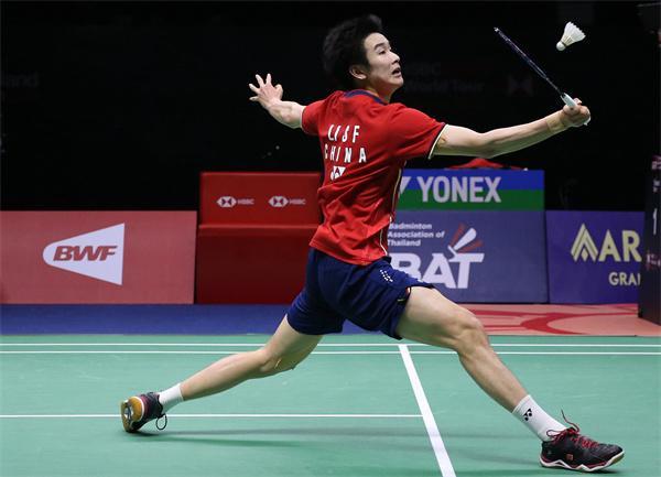 他在接发球 他在接发球