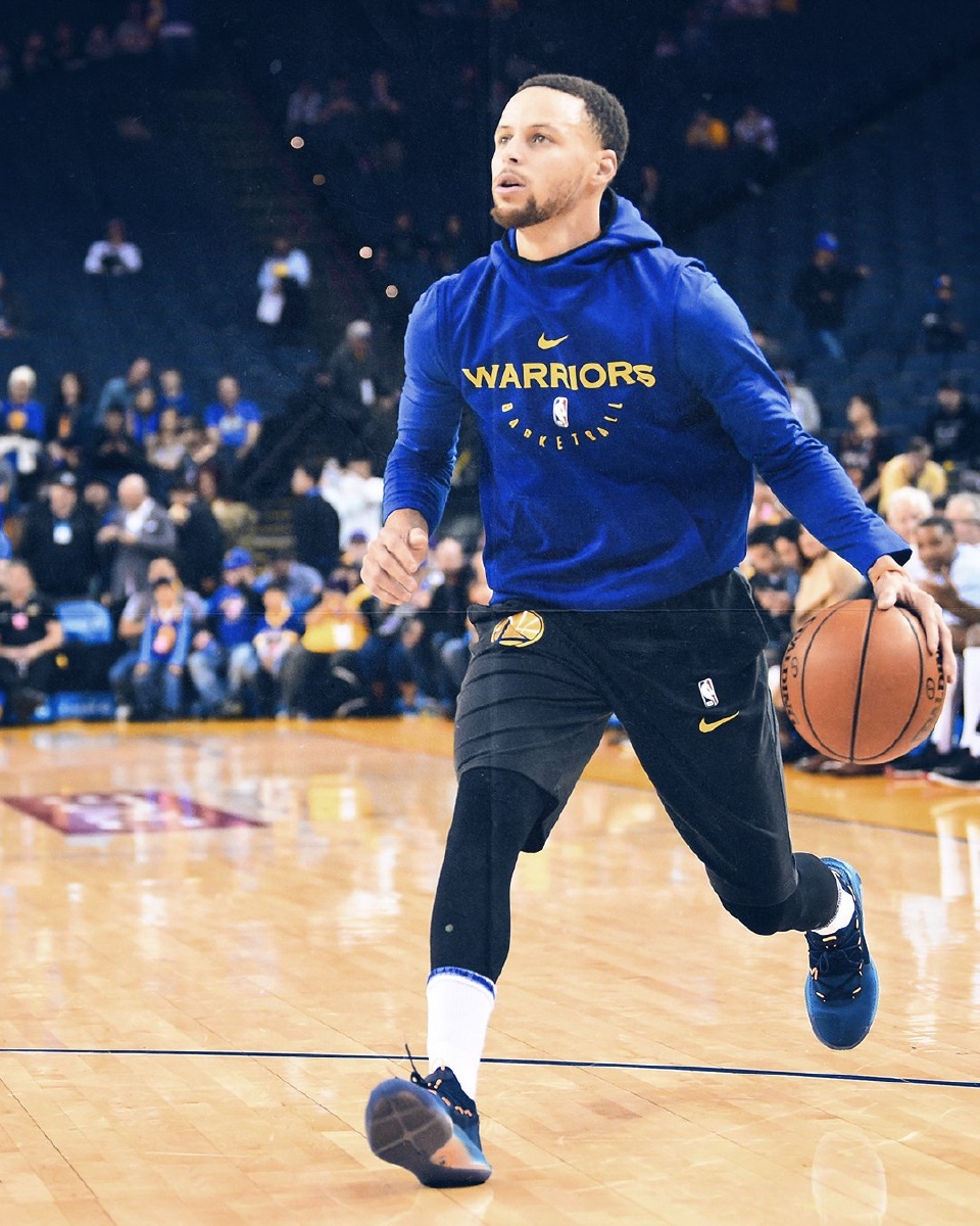 肋部的持球 肋部的持球